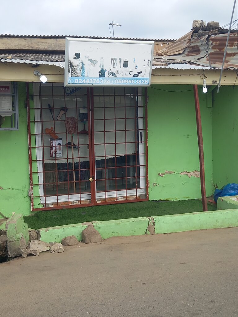 Clothing store Sandys collection, Accra, photo