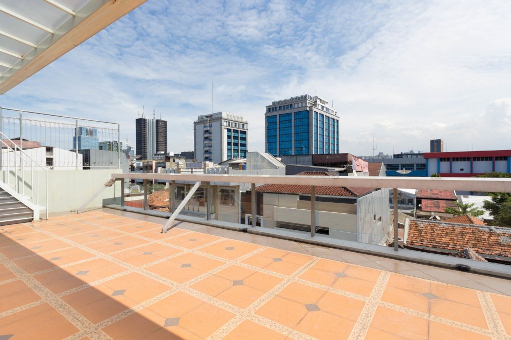 Фото Reddoorz near Gajah Mada Plaza 2