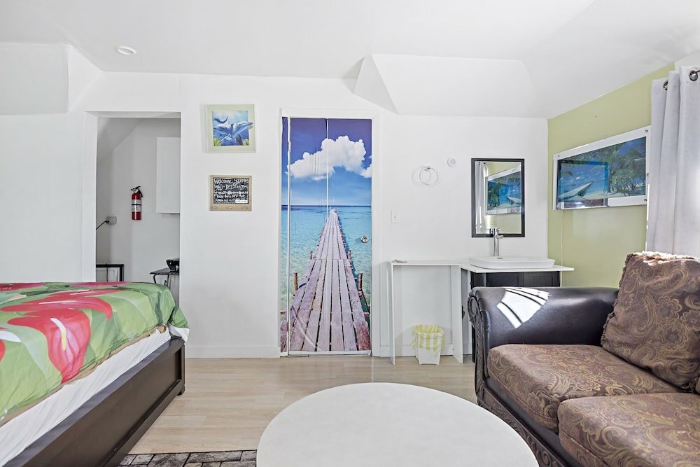 Фото Cocoplum Rest N Hideaway 1