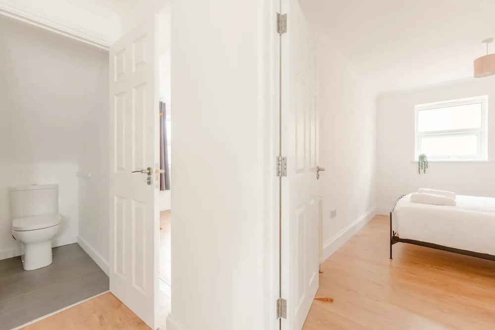 Фото Bright & Spacious 5bd House - Peckham