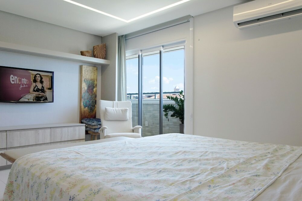 Фото Penthouse Apartment with Hot Tub near Beach