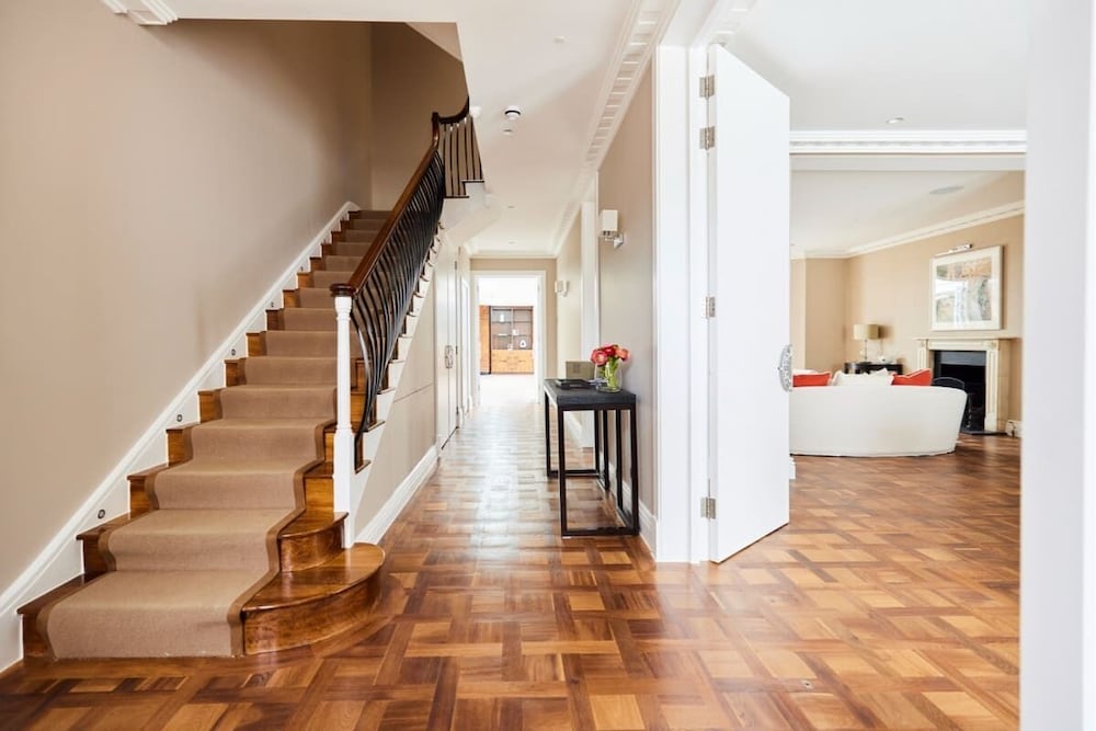 Фото The Chelsea Escape - Spacious 5bdr Flat With Garden