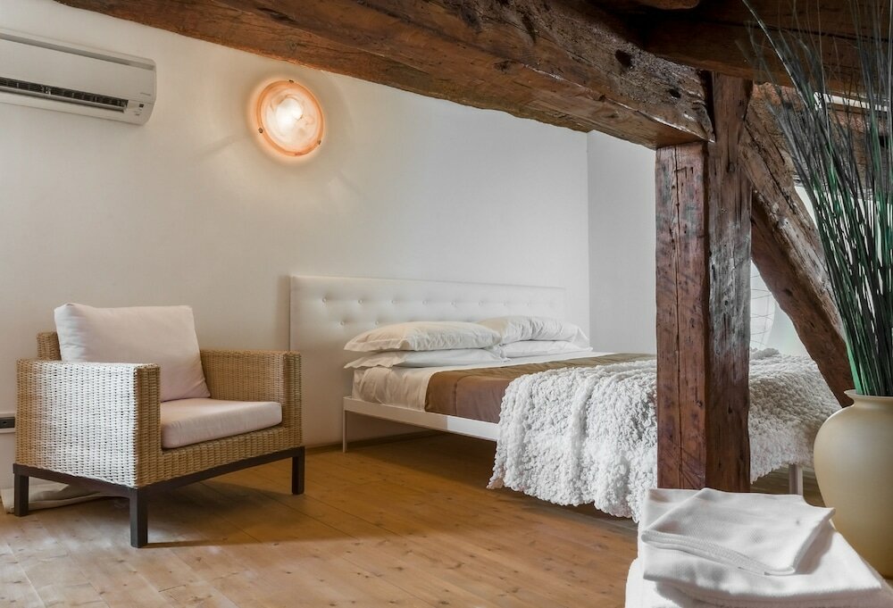 Фото Dorsoduro Charme Apartments