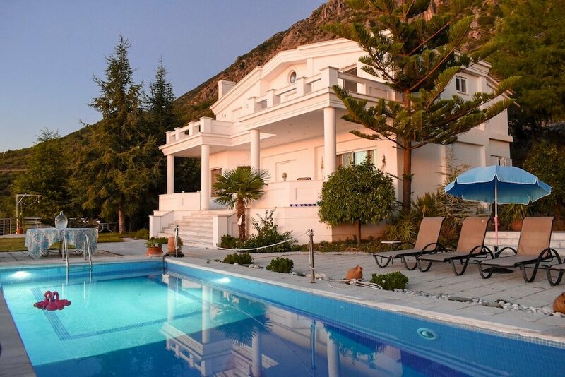 Гостиница Beachside Bliss - Luxury Sanctuary & Private Pool