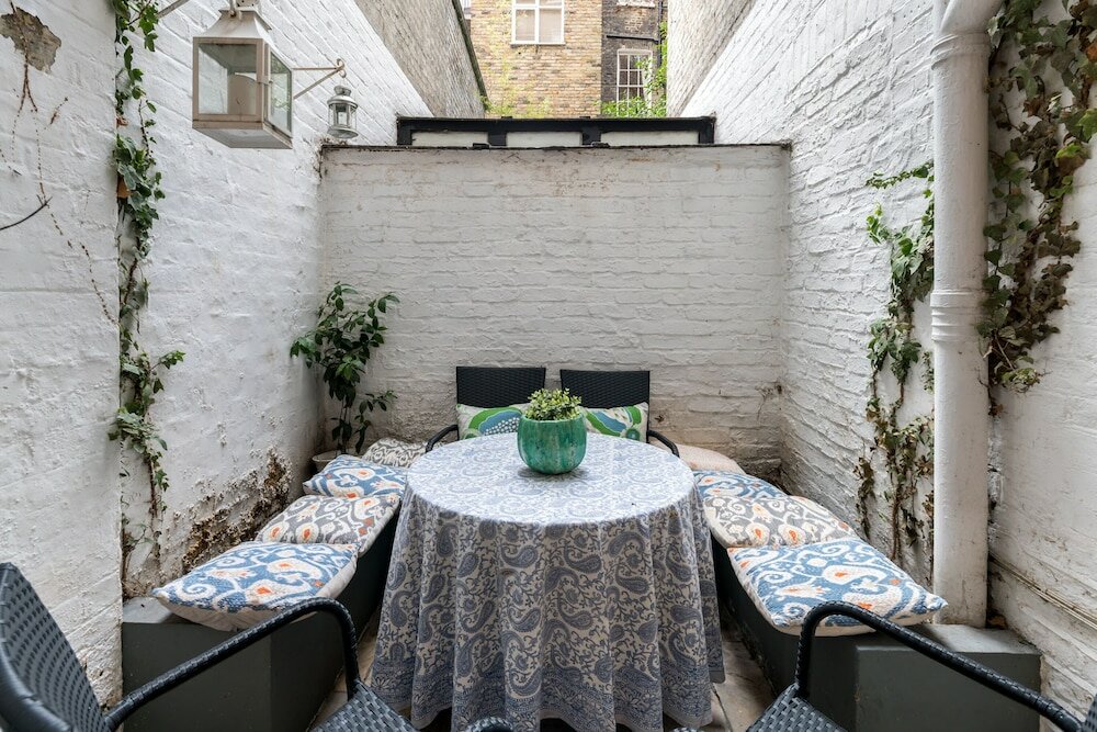 Фото Altido Charming 1br flat w Patio in the Heart of Pimlico