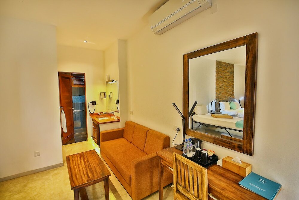 Фото R Degrees - Ambalangoda