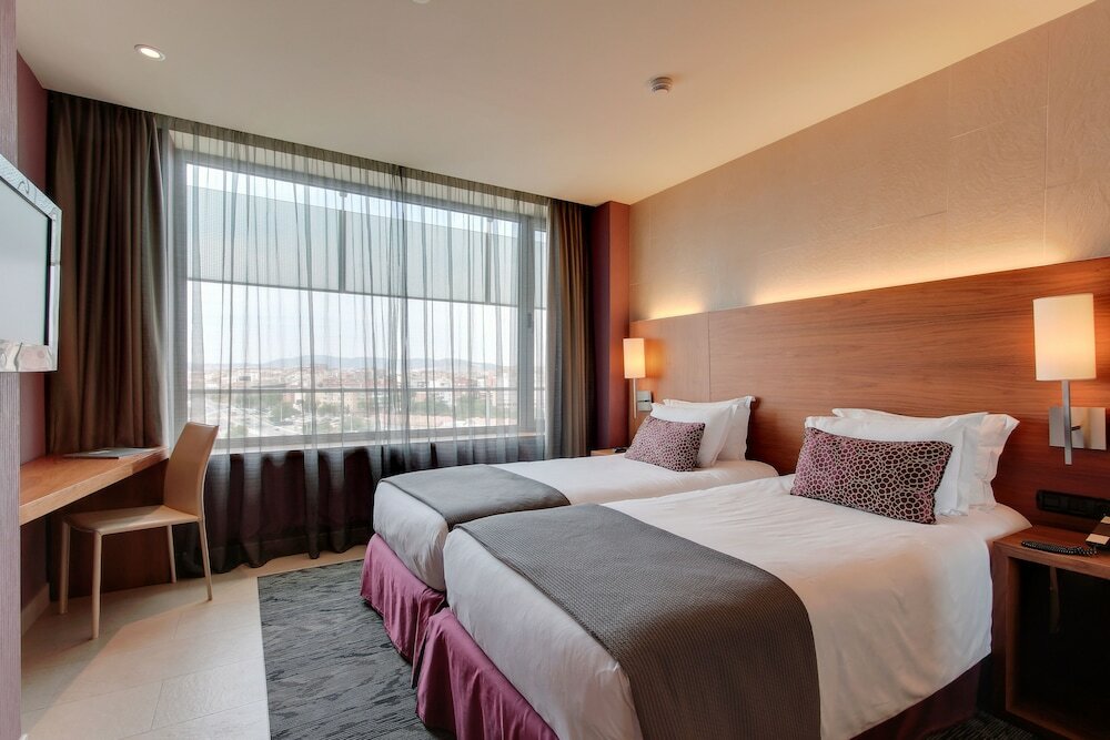 Фото Hotel Badalona Tower