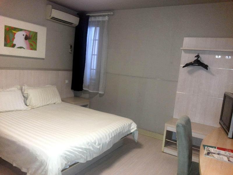 Фото Jinjiang Inn Shanghai Wanping Rd