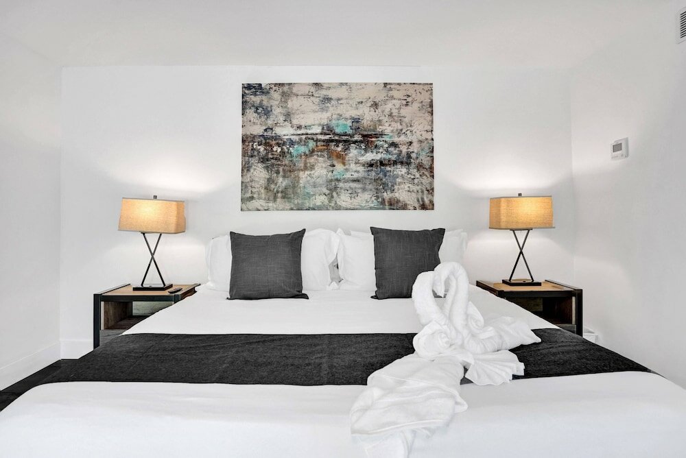 Фото Gorgeous 5br Home with Heated Pool