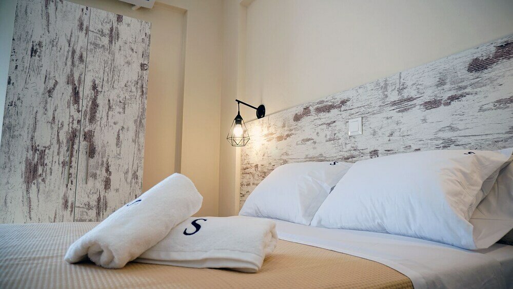 Фото Sinodinos Deluxe Apartments