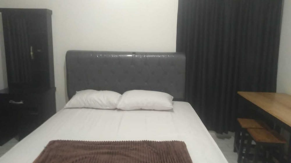 Фото Express O 92061 Omah Oewie Syariah