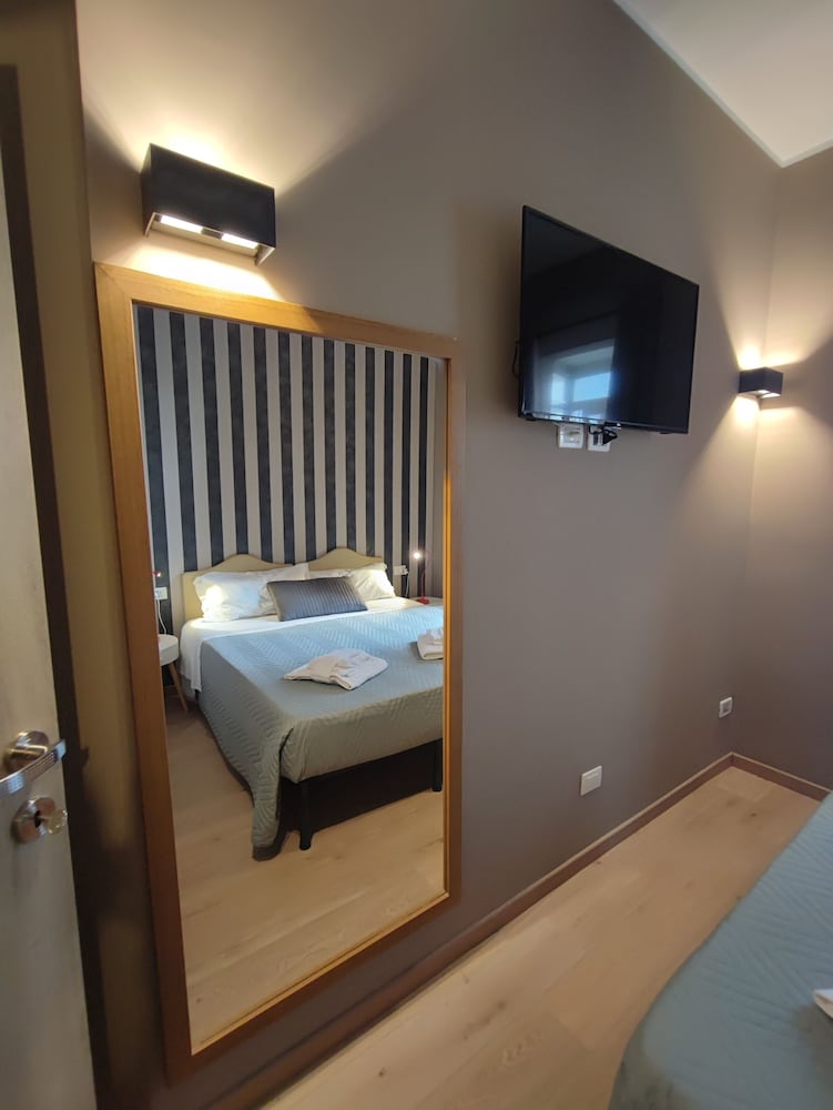 Фото Romalive Hotel