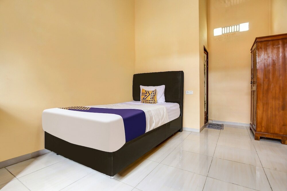 Фото Spot On 90433 Serasi Kost