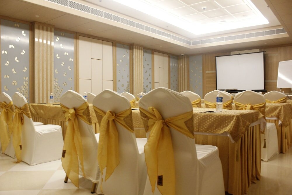 Фото Hotel Swati Deluxe