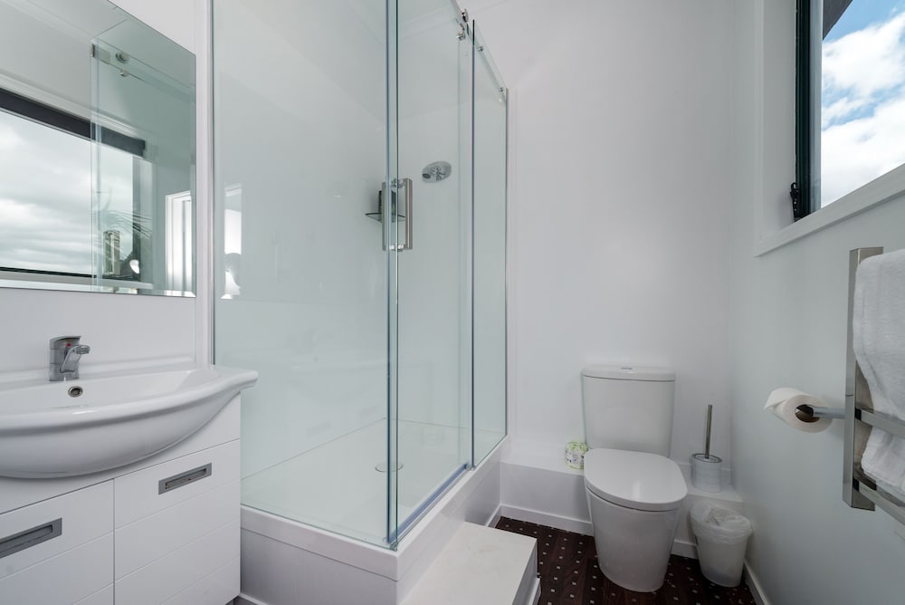 Фото Lakeside City Apartments