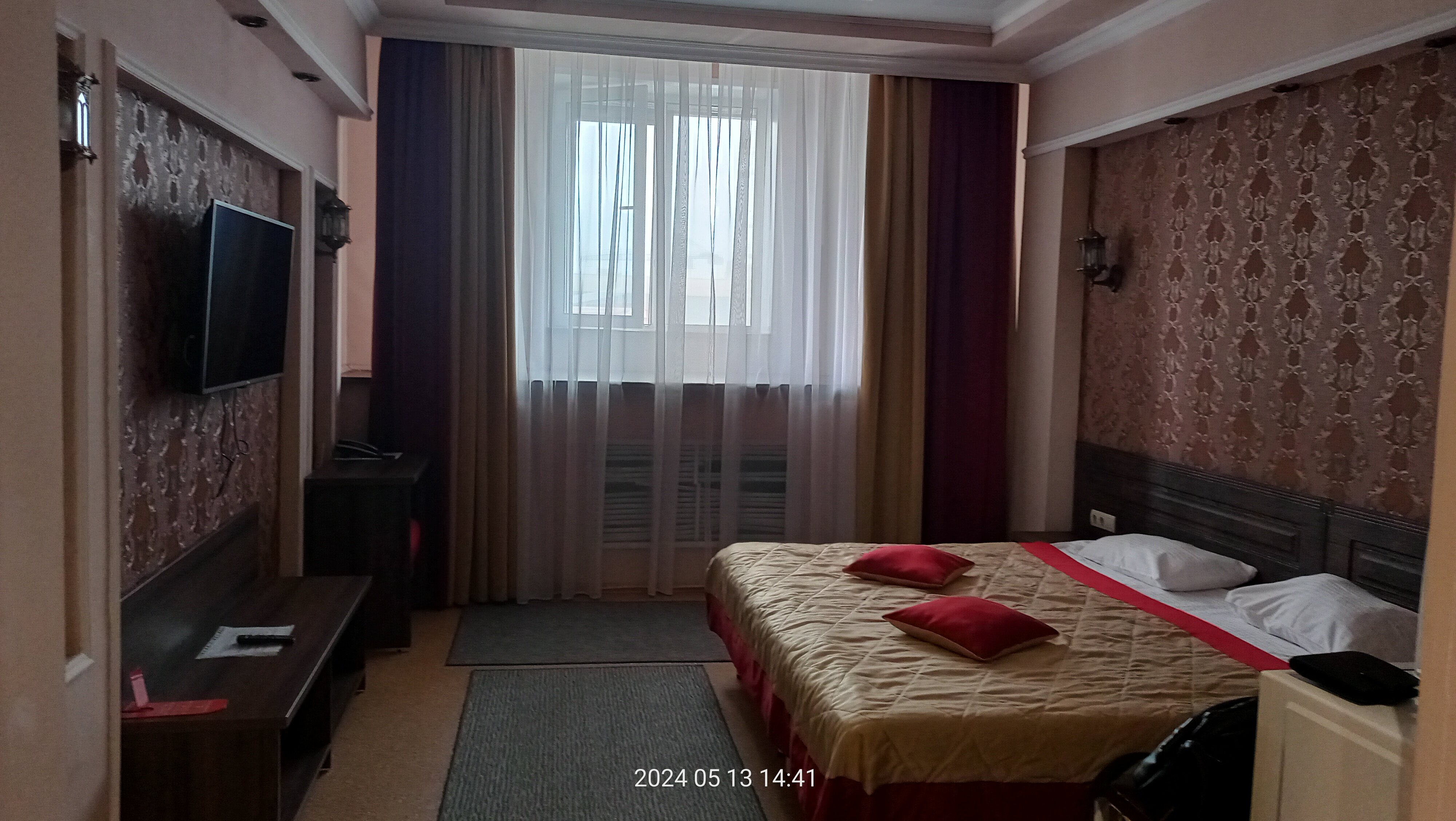 Фото Красная