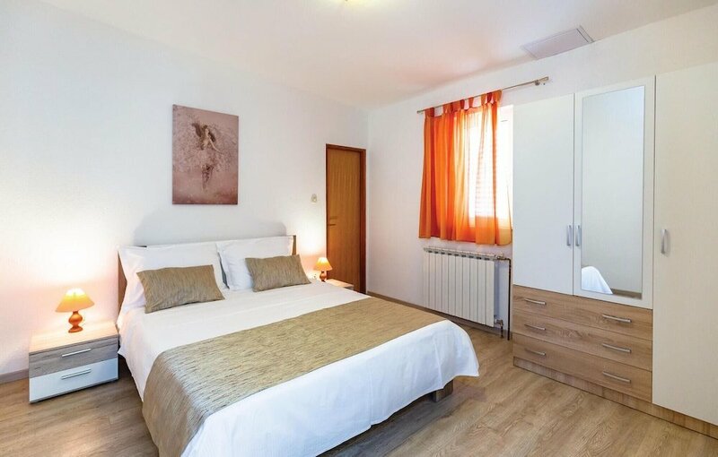 Жильё посуточно Nice Home in Makarska With Wifi and 2 Bedrooms