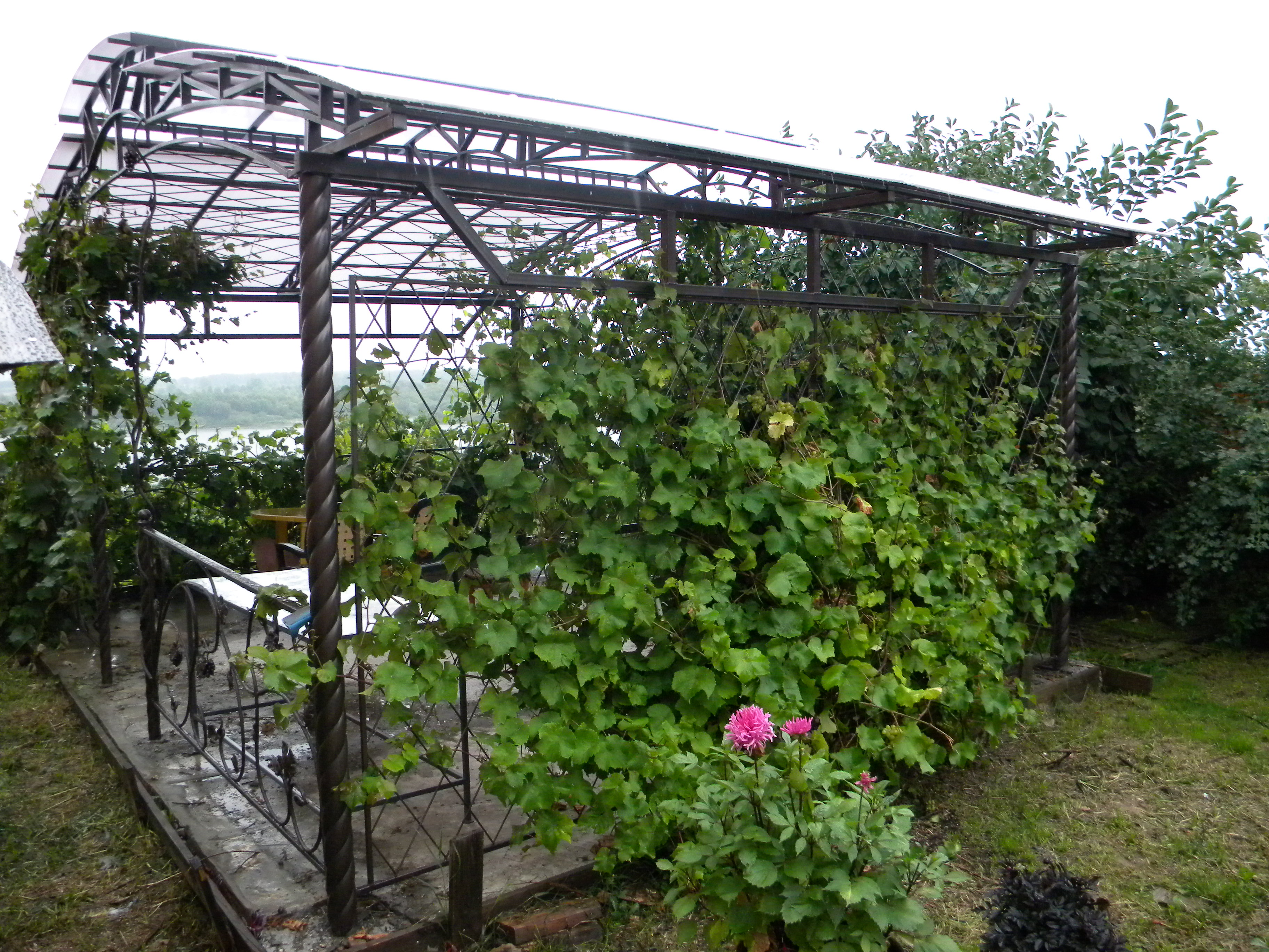 Фото Дом над рекой