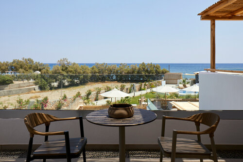 Гостиница Sea Breeze Santorini Beach Resort, Curio Collection by Hilton