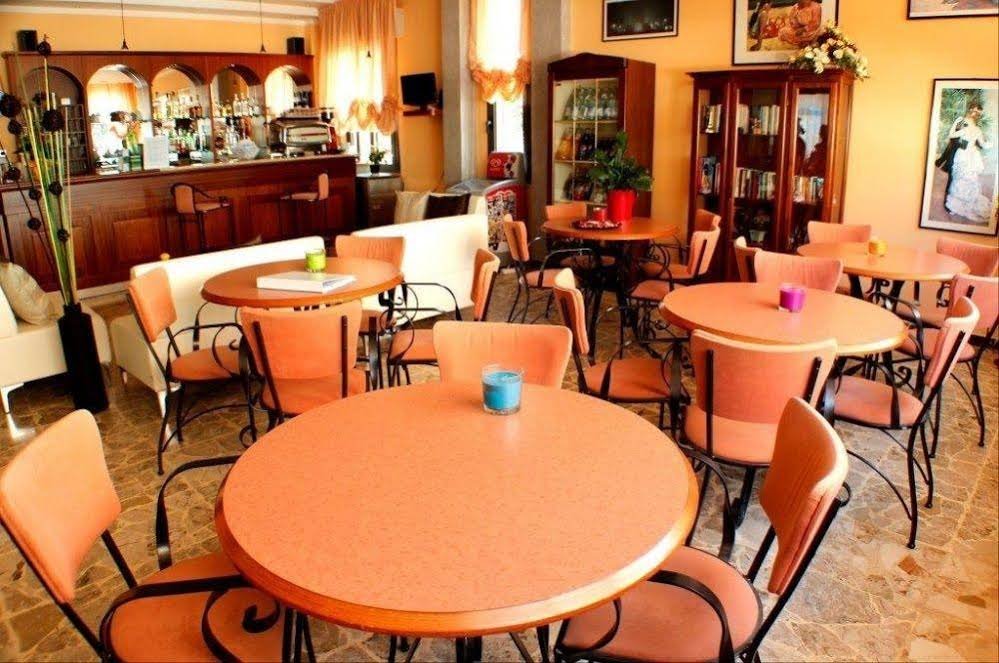 Фото Hotel Jasmine