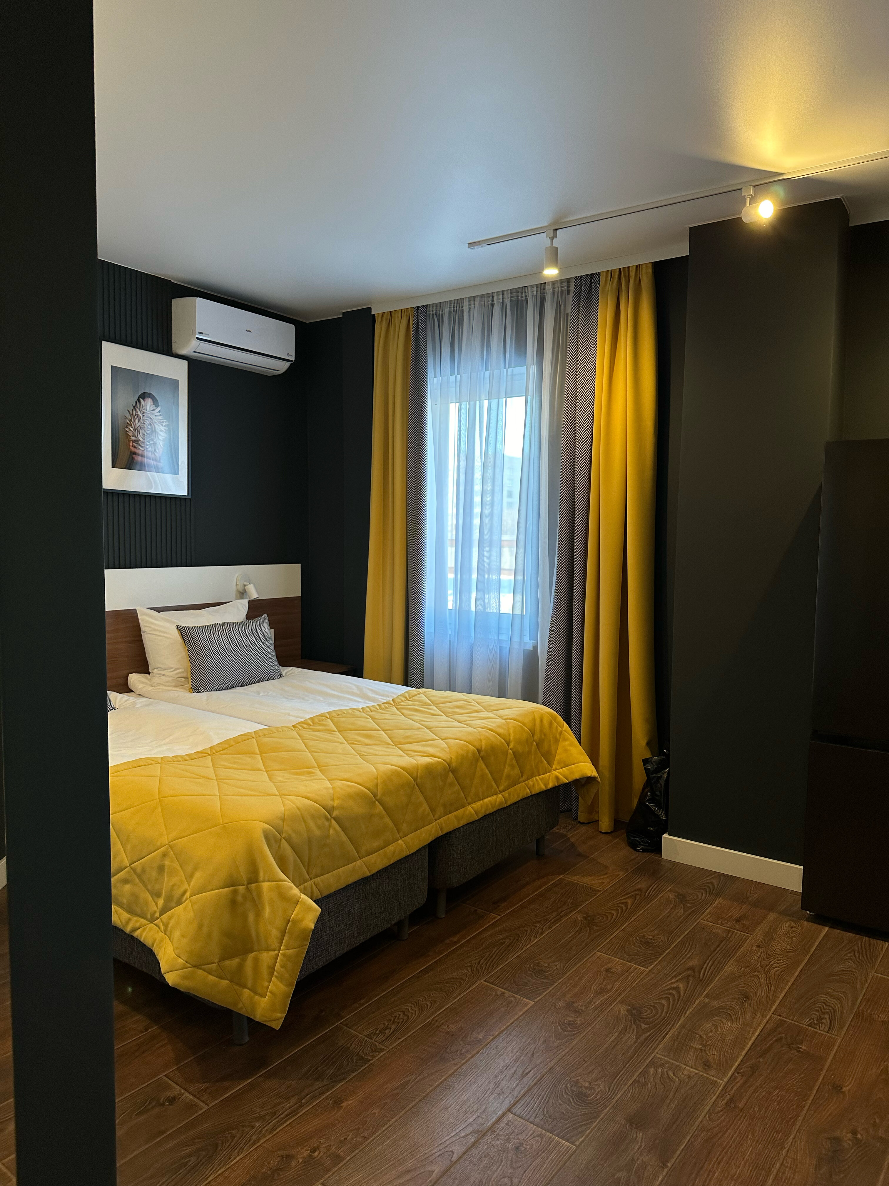 Фото Демократ на Краснопутиловской 111