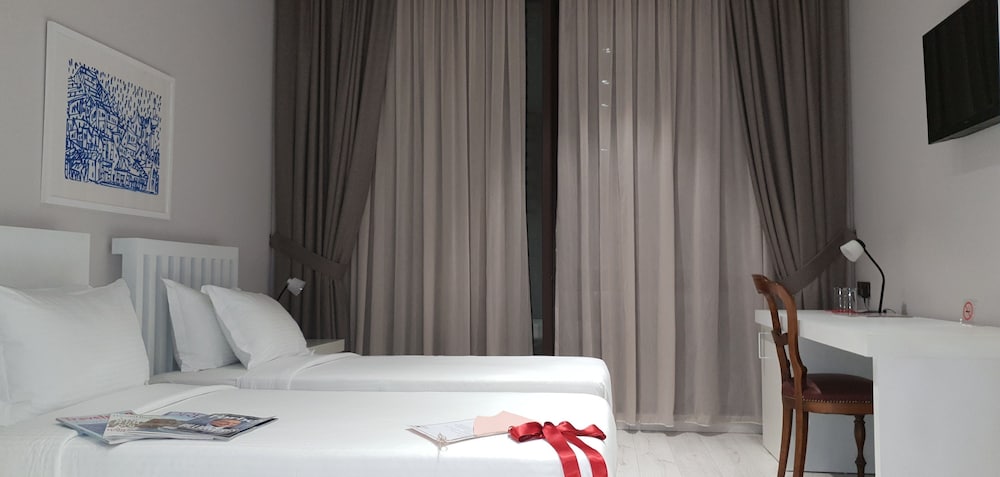 Фото Metro Hotel Tirana