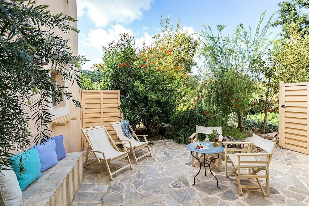 Фото Kapsaliana Village Hotel