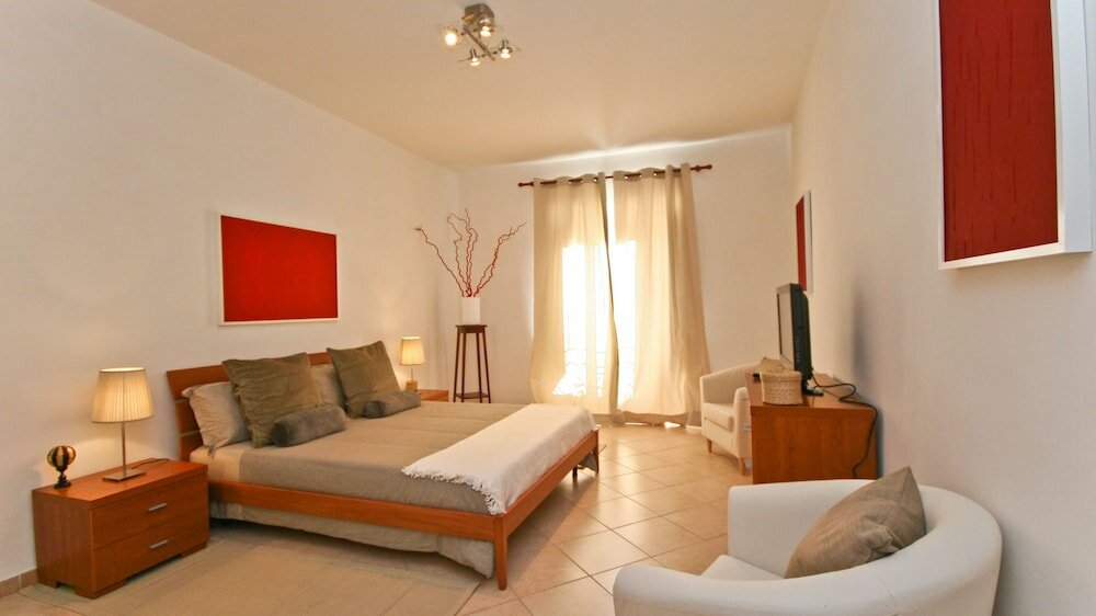Фото Rental In Rome Red & White Apartment