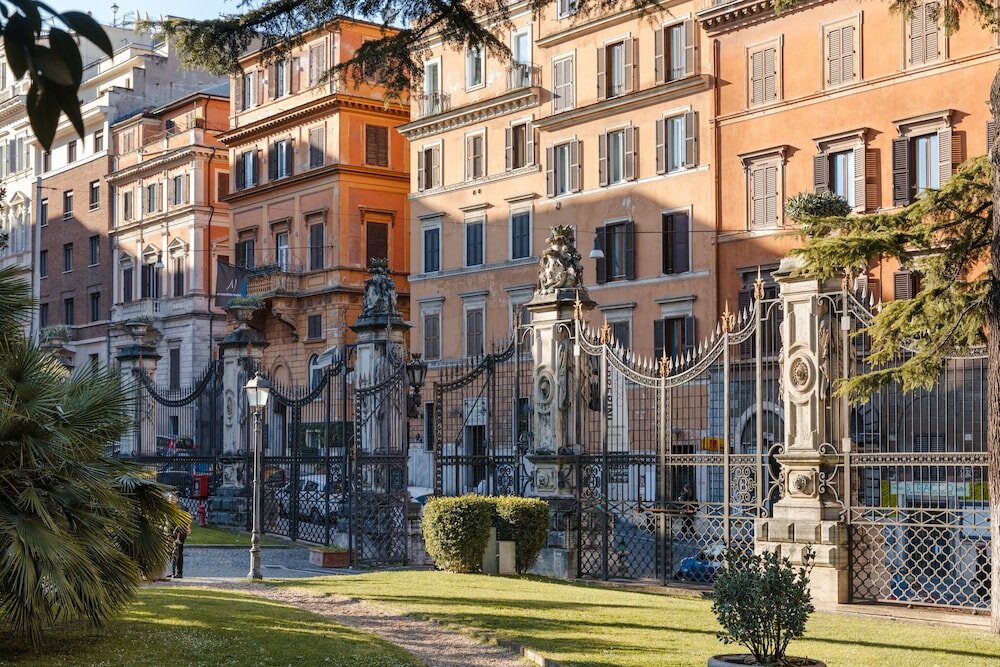 Фото отеля 2