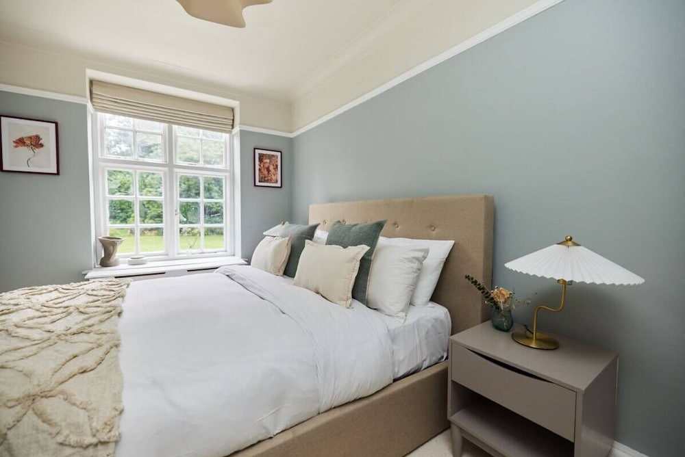 Фото The Golders Green Place - Modern and Bright 1bdr Flat