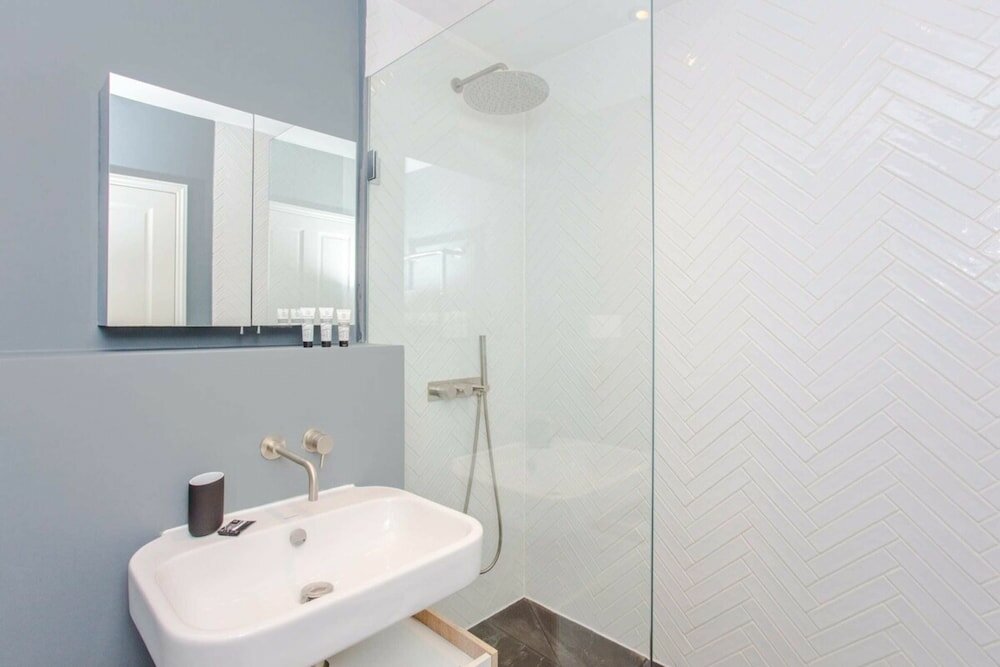 Фото Modern & Spacious 1 Bedroom Apartment in London
