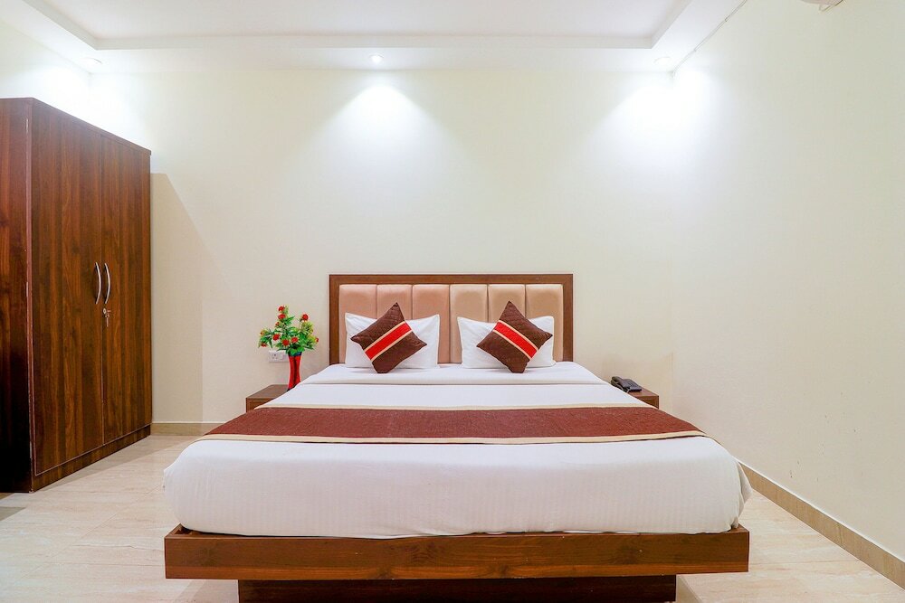 Фото Fabhotel The Premium Suits