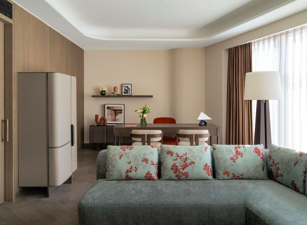 Фото Conrad Urumqi