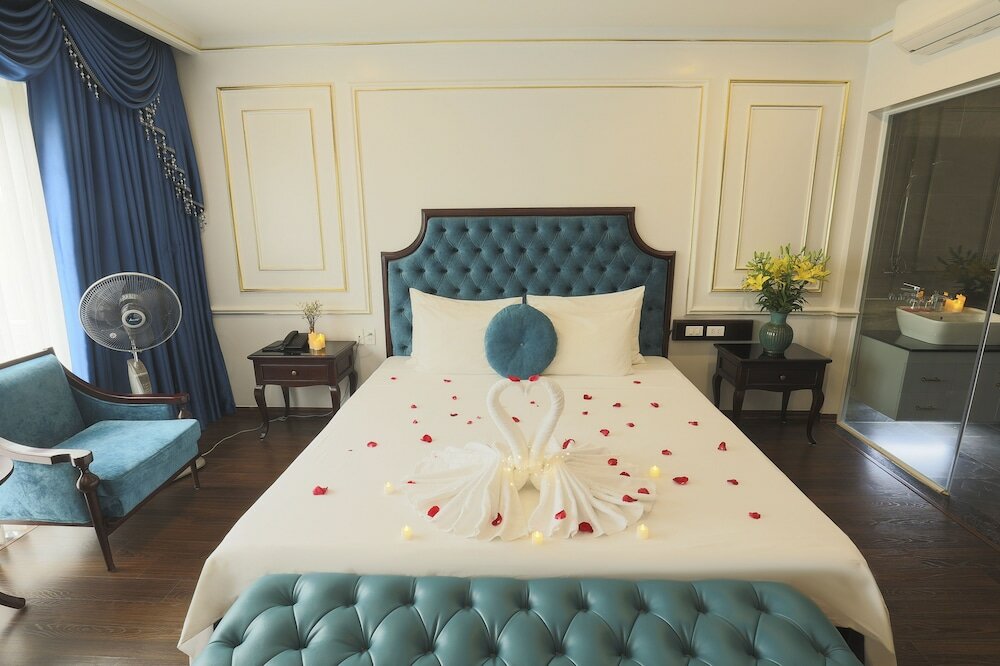 Фото Royal Văn Phú Hotel