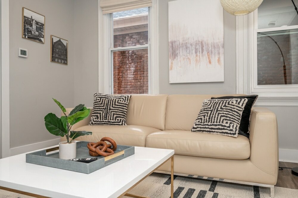 Фото The Luxe Spot 1