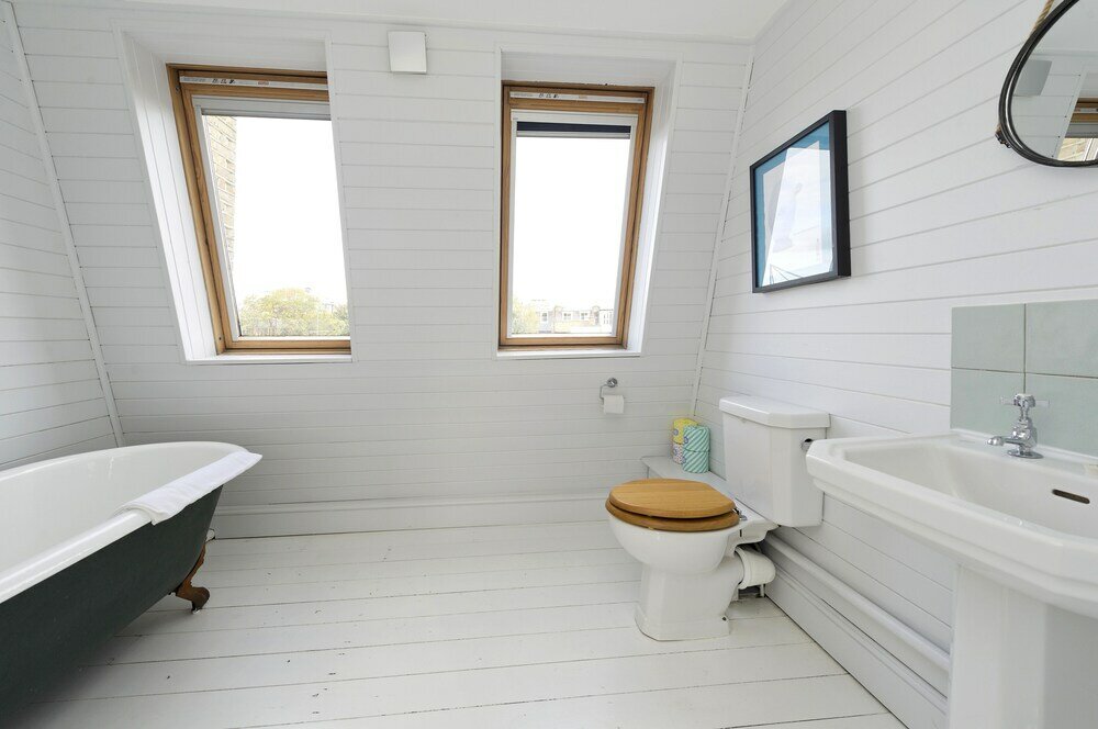 Фото Fulham 4-bed House & Garden Near Tube