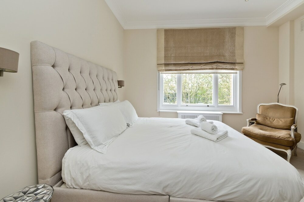Фото Immaculate two Bedroom Apartment in Chelsea by Underthedoormat