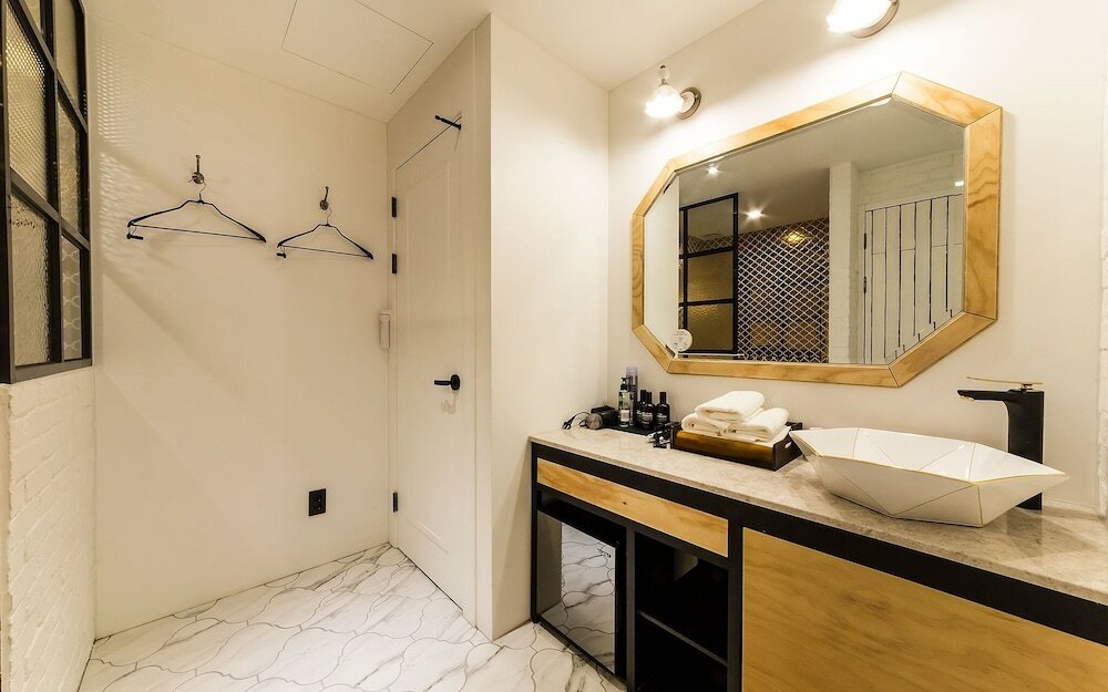 Фото Anyang Beomgye Byeol Hotel