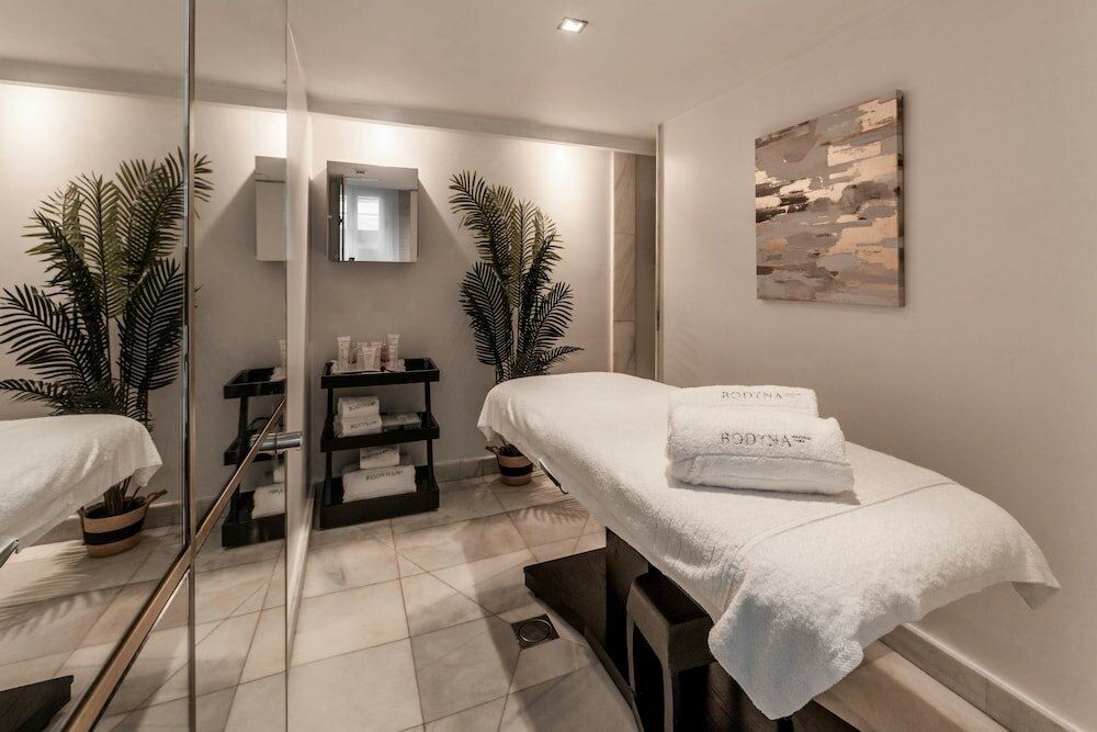 Фото Hotel Hospes Puerta de Alcalá