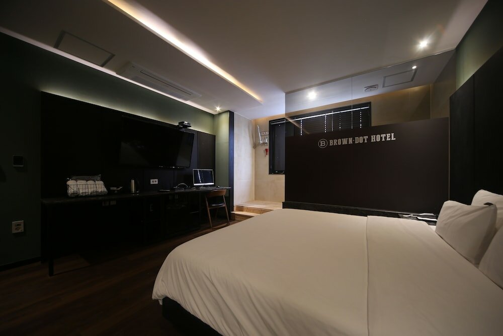 Фото Brown Dot Hotel Beomil