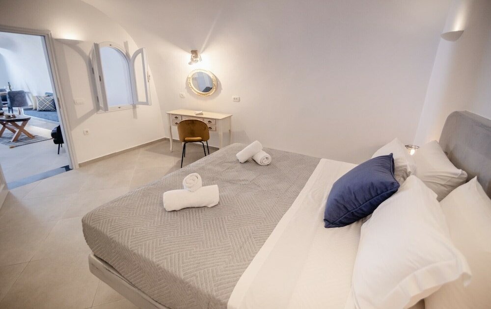 Фото Sun Angelos Oia - Luxury Cave Suites