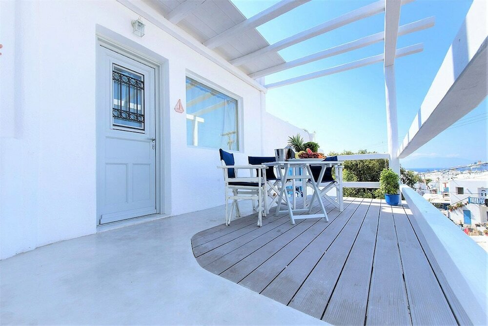 Фото Melesios Mykonos Town Studios