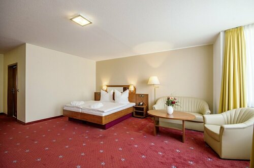 Гостиница Avalon Hotelpark Königshof