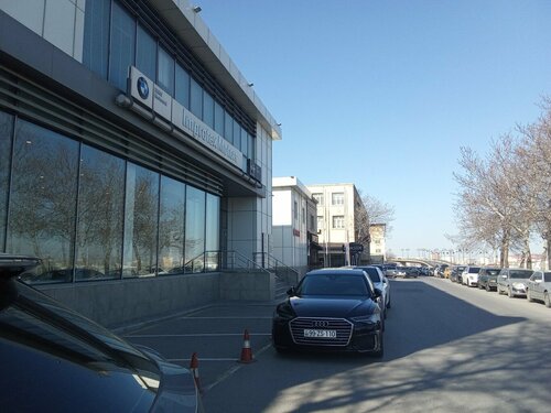 Otomobil satış galerileri BMW, Bakü, foto