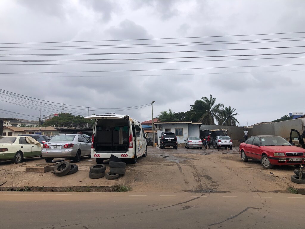 Car wash Deep Washing Bay, Accra, photo