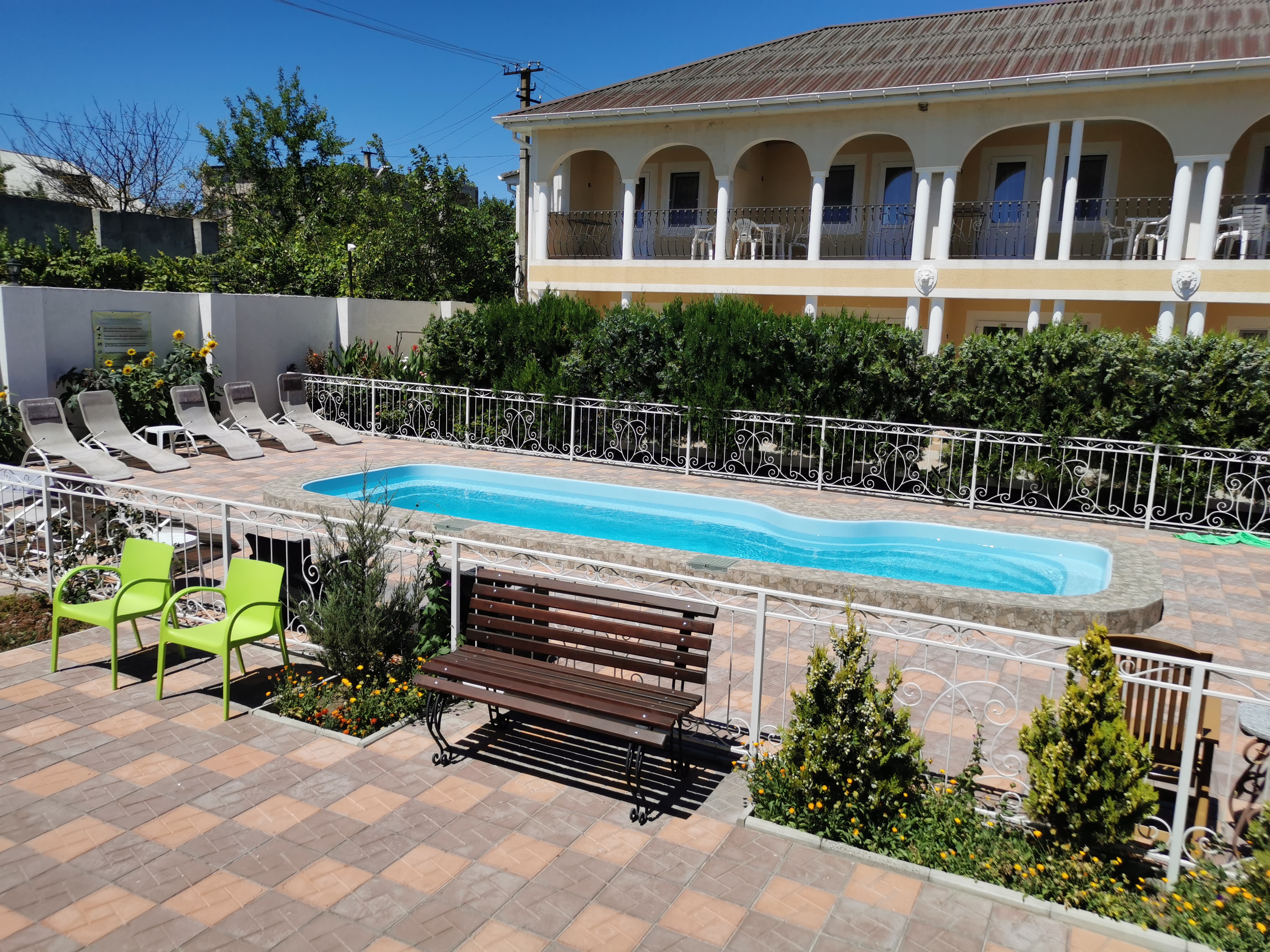 Фото отеля 1