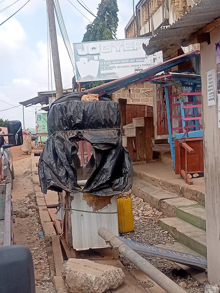 Alcoholic beverages Jogyepa enterprise, Accra, photo