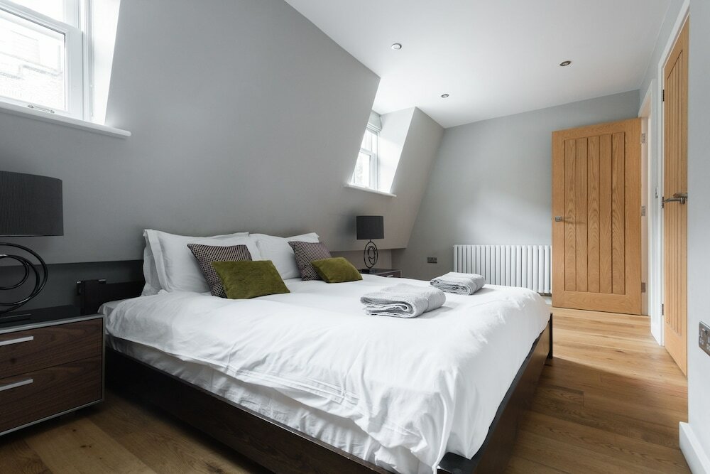 Фото The Escalier Mews - Stunning 3bdr Mews Home Flooded with Natural Light