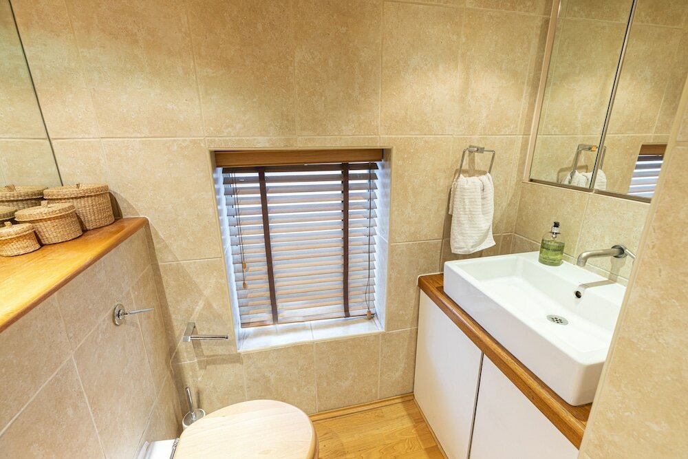 Фото Altido Artsy Studio Flat in Fulham near River Thames