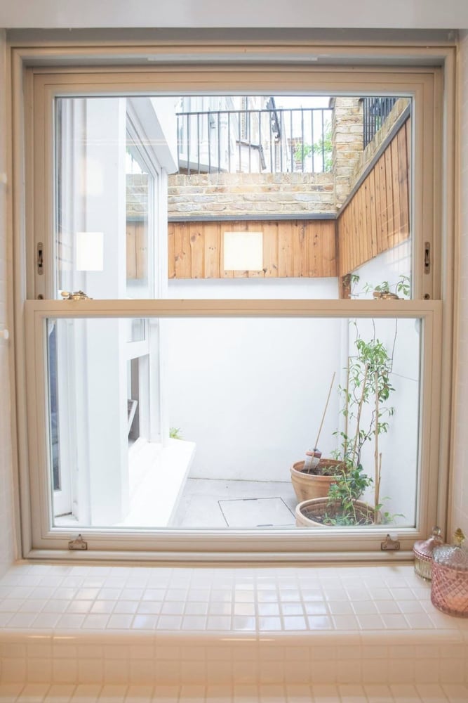 Фото Stunning Hidden Gem W/private Courtyard - Hackney!